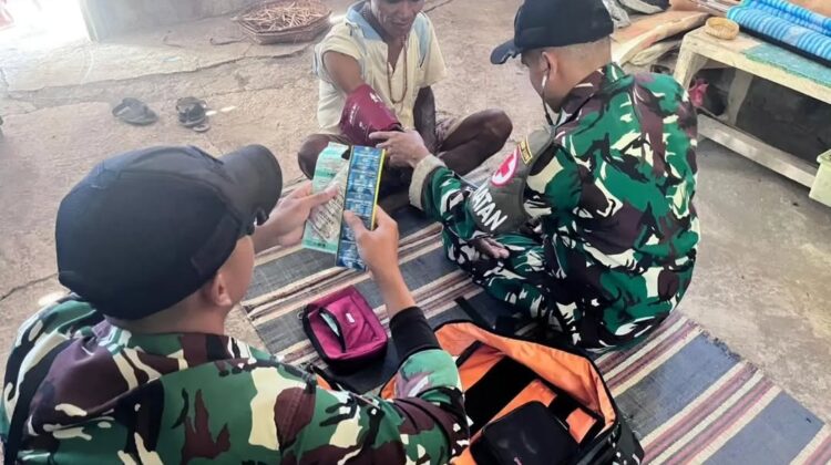 Hadir di Tengah Masyarakat, Satgas Pamtas Yonarhanud 2 Kostrad Door to Door Beri Pengobatan Gratis