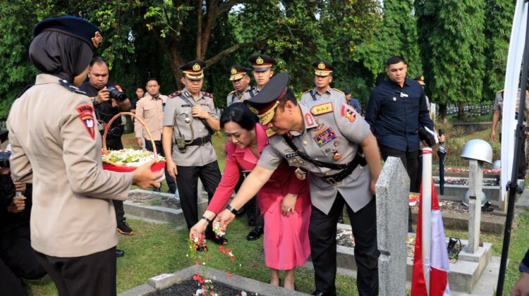Polri Gelar Ziarah dan Tabur Bunga Jelang Hari Bhayangkara ke-80