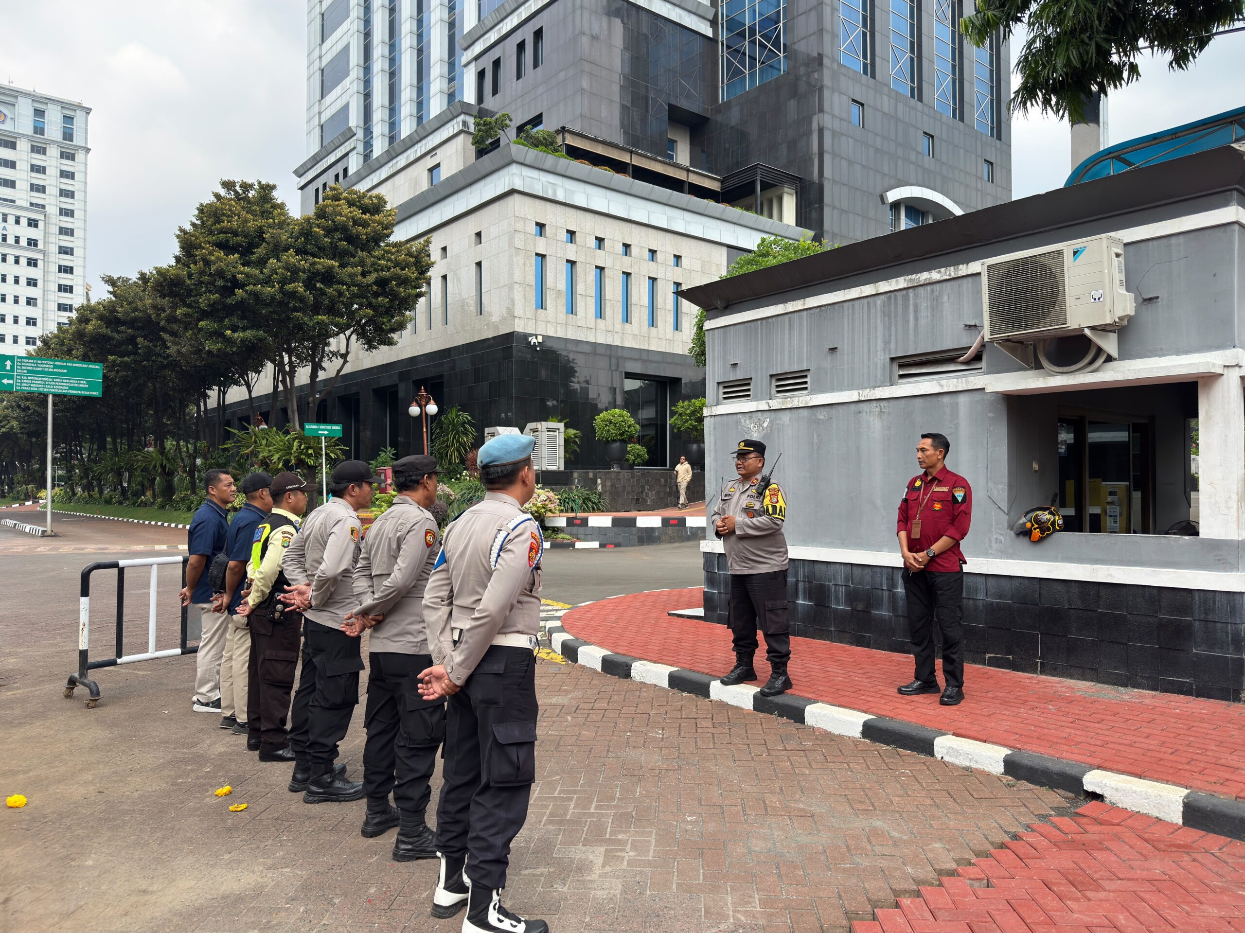 Polsek Sawah Besar Perkuat Pelayanan Dan Pengamanan Aksi Unjuk Rasa di Kementerian Keuangan RI