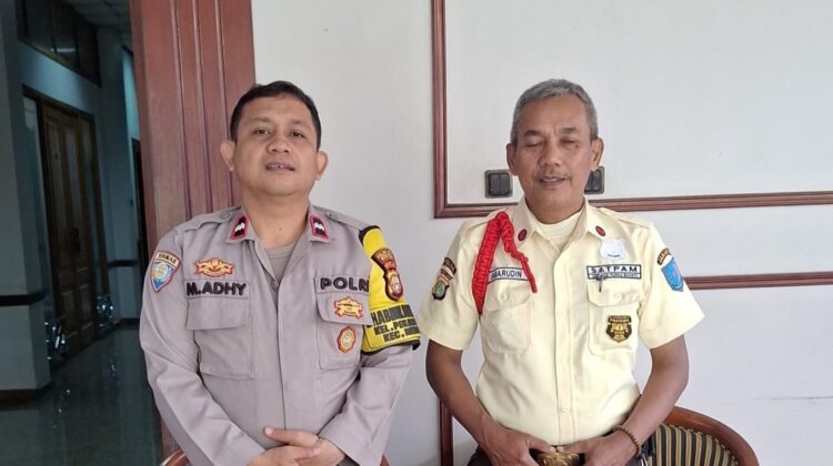 Sinergi Bhabinkamtibmas Pegangsaan dan Security Gedung Yarnati Perkuat Keamanan Lingkungan