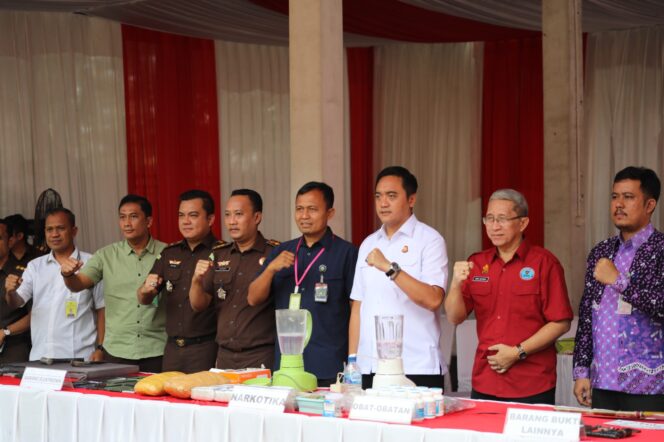 
					Kodim 0510/Tigaraksa Dukung Pemusnahan 5,9 Kg Ganja dan 154 Gram Sabu Kejari Tangerang
