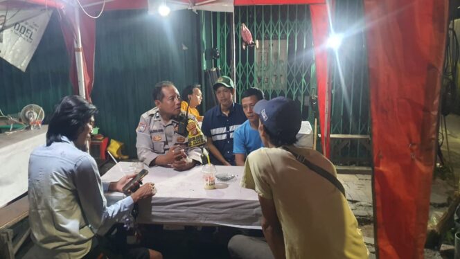 
					Patroli Dan Respons Cepat Bhabinkamtibmas Pasar Baru” Terkait Informasi Potensi Guantibmas Di Kawasan UMKM