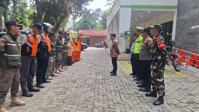 
					Sinergitas Tiga Pilar Kelurahan Gelora Gelar Penertiban PKL dan Parkir Liar di Kawasan Asia Afrika dan Sudirman