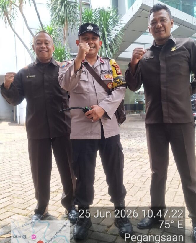 
					Sambang Gedung Graha Nusa Tiga, Bhabinkamtibmas Pegangsaan Perkuat Pengamanan dan Pengawasan Tamu
