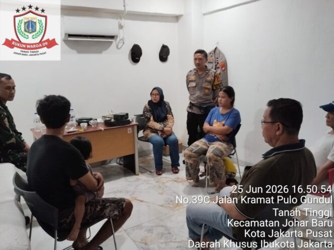 
					Respons Cepat Bhabinkamtibmas Tanah Tinggi Mediasi Permasalahan Rumah Tangga, Kedua Pihak Sepakat Berdamai