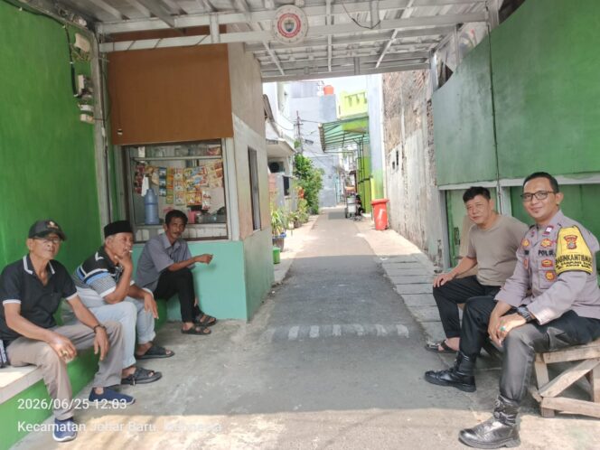 
					Polisi Hadir di Tengah Warga, Bhabinkamtibmas Kampung Rawa Gencarkan Cooling System dan Patroli Dialogis