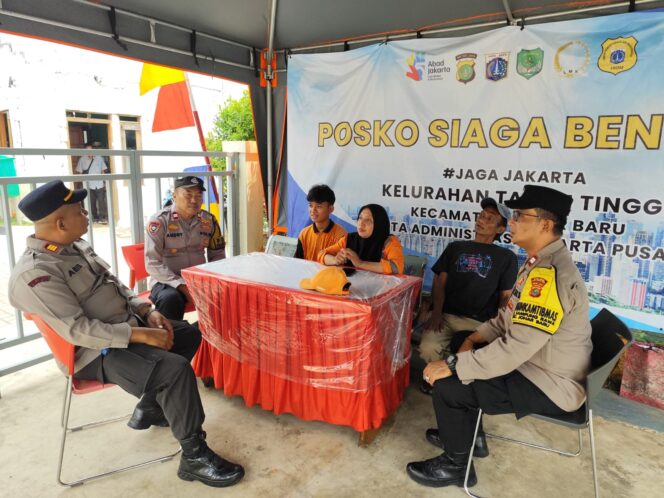 
					Jaga Jakarta On The Spot: Bangun Kepercayaan Publik, Polisi Serap Aspirasi dan Salurkan Sembako