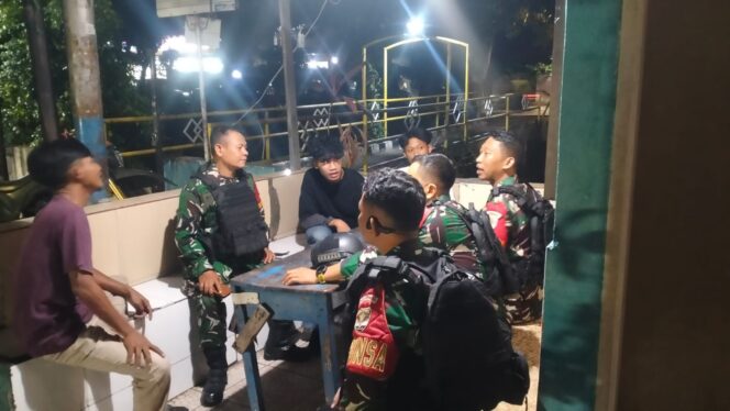 
					Babinsa Koramil 04/Pulogadung dan Komduk Gelar Patroli Malam, Wujudkan Rawamangun yang Aman dan Kondusif
