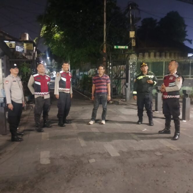 
					Polsek Senen Gelar Ops Cipta Kondisi dan Patroli Tiga Pilar, Antisipasi Gangguan Kamtibmas di Jakarta Pusat