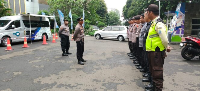 
					Polsek Metro Tanah Abang Gelar Apel Pelayanan Pengamanan Aksi Unjuk Rasa di Kantor Pusat LPP TVRI