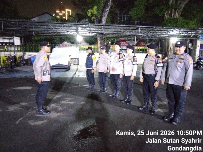 
					Polsek Metro Menteng Gelar Apel Cipkon, Patroli Malam Siaga Jaga Kamtibmas