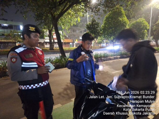 
					Patroli Dini Hari Polsek Johar Baru Persempit Ruang Gerak Pelaku Kejahatan, Satu Motor Tanpa Dokumen Diamankan
