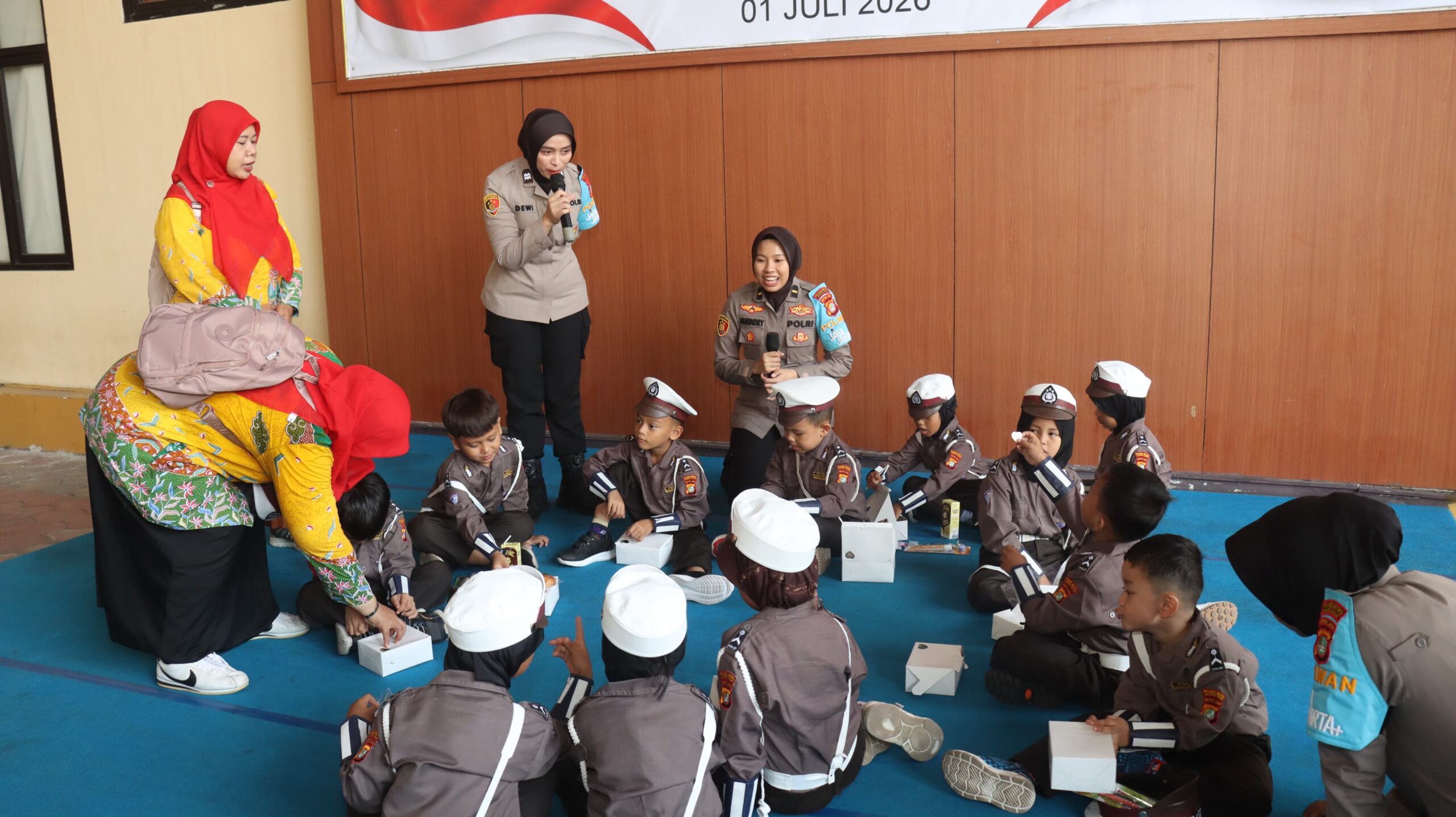 Polwan Jaga Jakarta Ajak Polisi Cilik TK Islam Melati Kemayoran Bermain dan Kenal Polisi Lebih Dekat