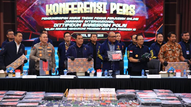 Polri Tangkap Buronan Interpol Beijing, Tegaskan Komitmen Berantas Kejahatan Transnasional