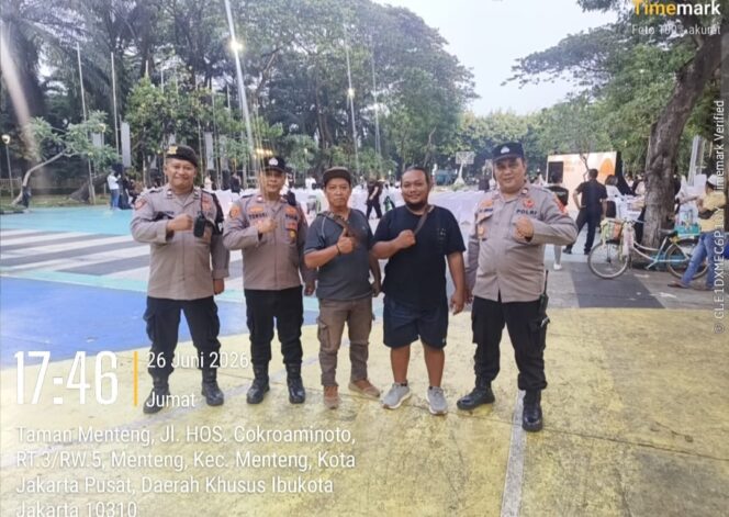 
					Polsek Metro Menteng Kawal Malam Solidaritas Keluarga di Taman Menteng, Kegiatan Berlangsung Aman dan Kondusif