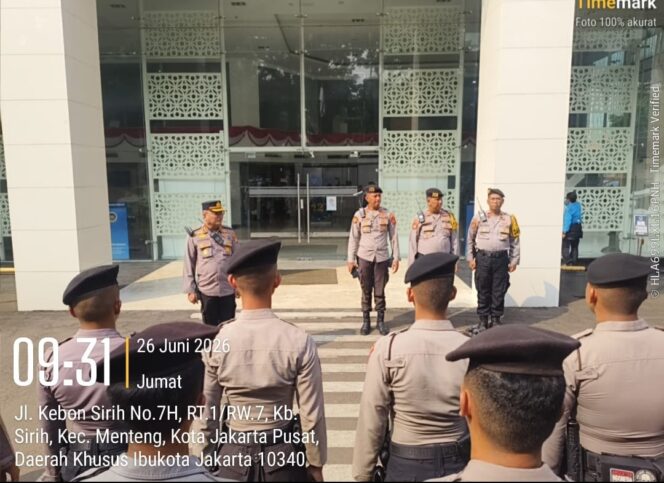 
					Pengamanan Diperkuat, Kapolsek Metro Menteng Pimpin Apel Gabungan di Akntor BGN