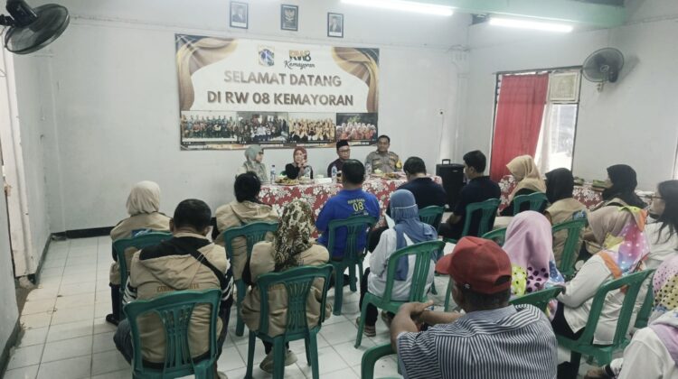 Bhabinkamtibmas Kelurahan Kemayoran Jemput Aspirasi Warga, Perkuat Benteng Kamtibmas Lewat Jumat Keliling