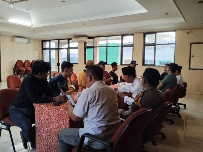 
					Bhabinkamtibmas Karet Tengsin Hadiri Rapat FKDM Triwulan II, Perkuat Sinergi Menjaga Kondusivitas Wilayah