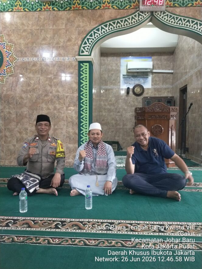 
					Sholat Jumat dan Sambang Warga, Bhabinkamtibmas Galur Ajak Jamaah Jaga Kamtibmas Bersama