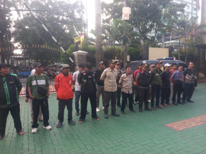 
					Polsek Sawah Besar Perkuat Sabuk Kamtibmas dan Salurkan Jumat Berkah