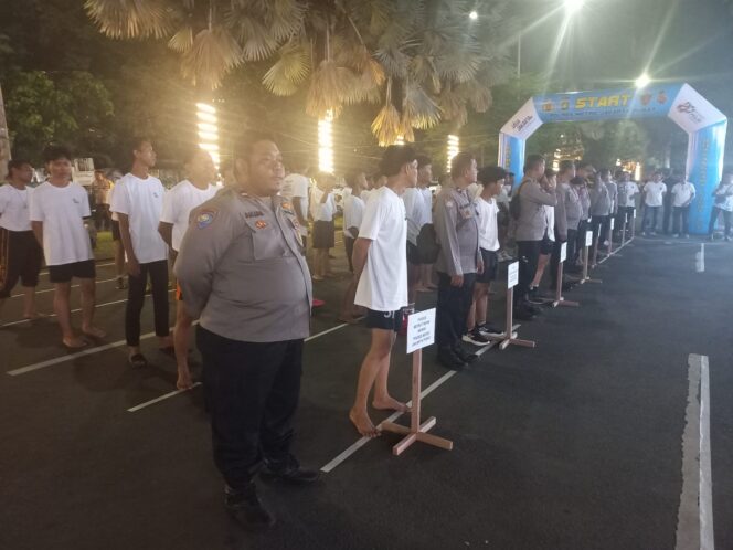
					Bhabinkamtibmas Polsek Metro Tanah Abang dampingi Peserta Kapolres Cup Bhayangkara Night Run Jakarta Pusat 2026