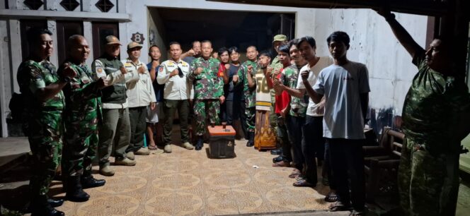 
					Babinsa Koramil 05/Kramatjati-Makasar Perkuat Siskamling, Sinergi Tiga Pilar dan Warga Jaga Kramatjati Tetap Aman