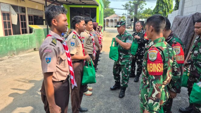 
					Jaga Jakarta On The Spot, Koramil Legok Bagikan Sembako ke SWK Binaan