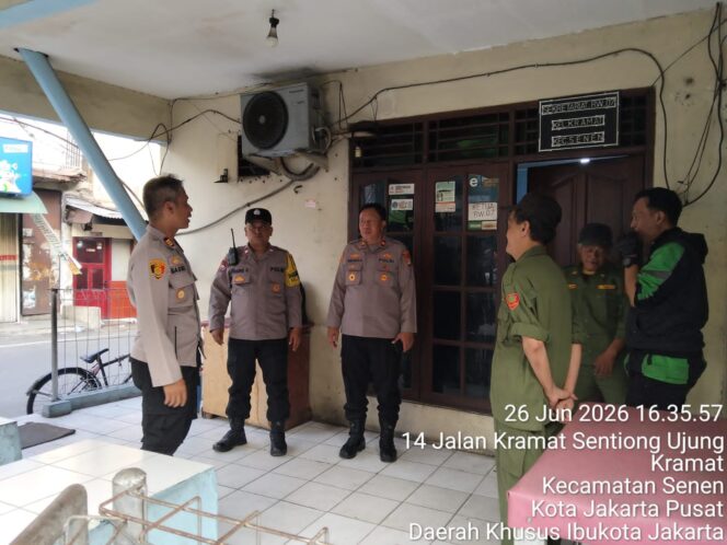 
					Kapolsek Senen Tinjau Pos Siskamling RW 07 Kramat untuk Penilaian Lomba HUT Bhayangkara