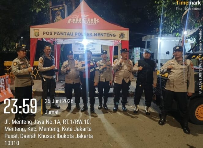 
					Patroli Jalan Kaki di Jalan Menteng Tenggulun, Polisi Perkuat Pencegahan Kriminalitas Malam