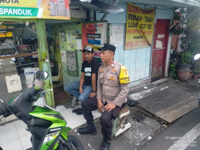 
					Sambang Tokoh Masyarakat, Bhabinkamtibmas Galur Perkuat Sinergi Warga Jaga Kamtibmas