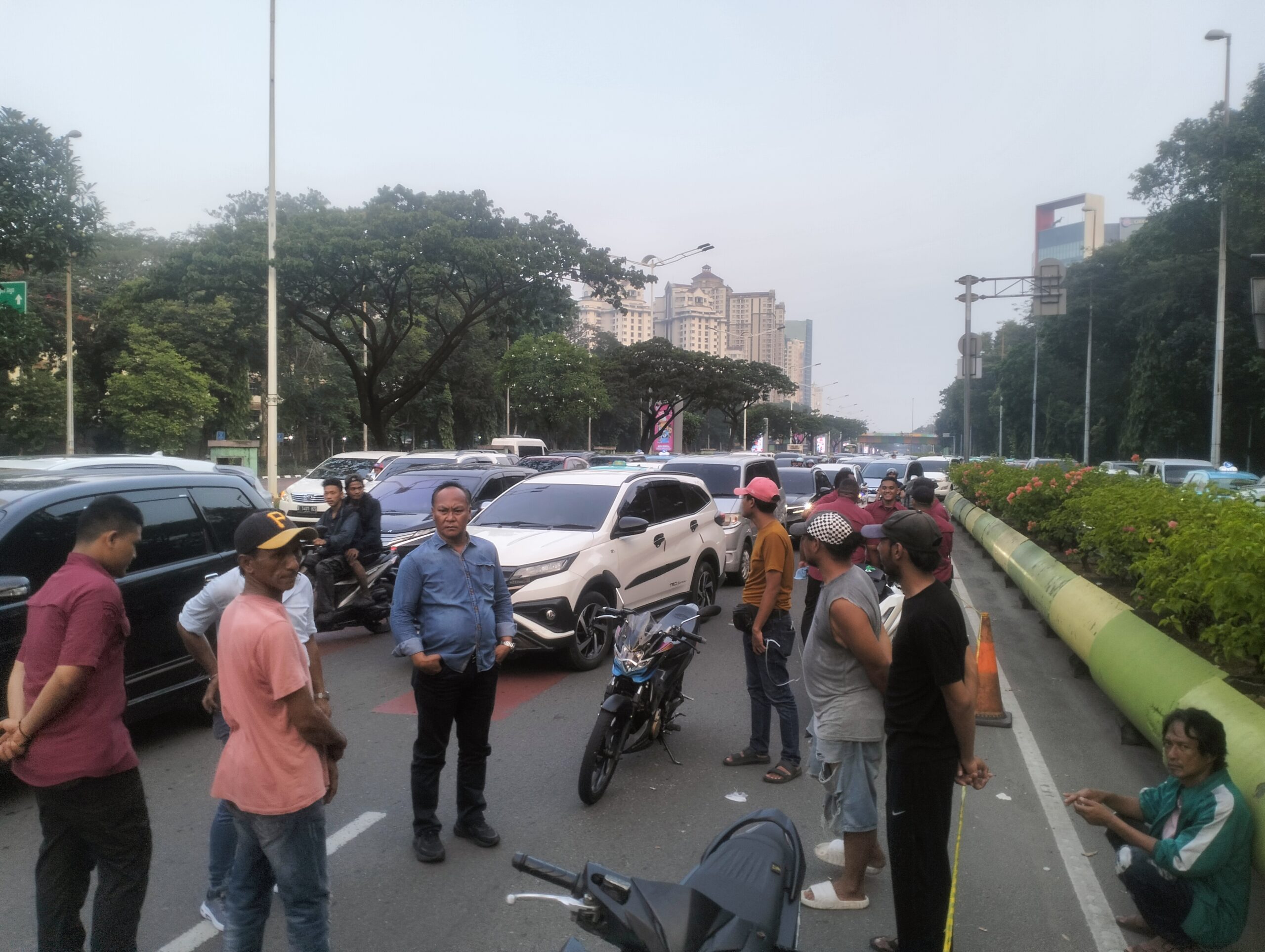 Respons Cepat Laporan 110, Polsek Kemayoran Tertibkan Parkir Liar Demi Kenyamanan Pengguna Jalan