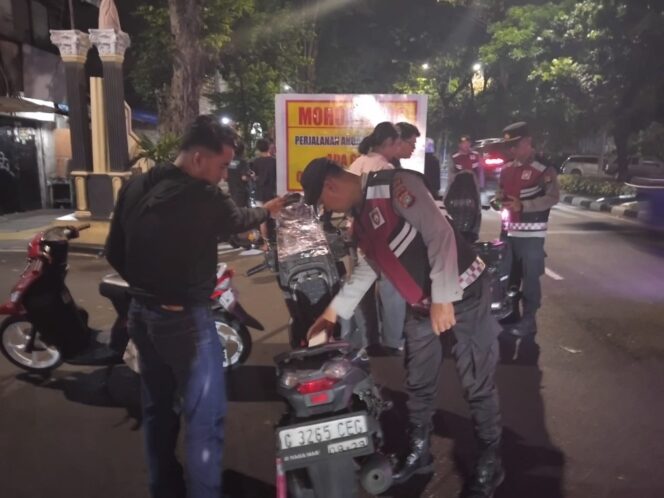 
					Operasi Kejahatan Jalanan Polsek Senen Berlangsung Aman, Tak Ditemukan Pelanggaran maupun Tindak Kriminal