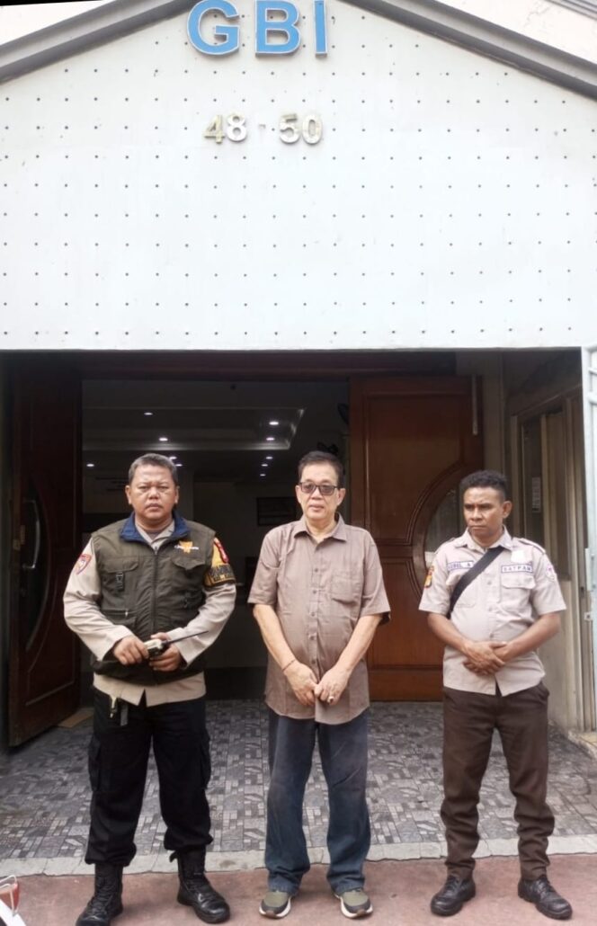 
					Bhabinkamtibmas Perkuat Pengamanan Ibadah Minggu di GBI Karang Anyar