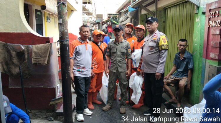 Bhabinkamtibmas Johar Baru Hadiri Kerja Bakti Grebek Lumpur, Wujud Sinergi Warga dan Pemerintah Jaga Lingkungan