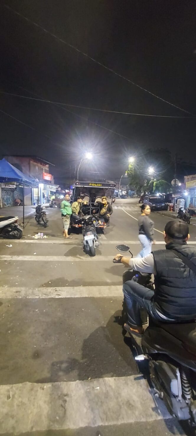 
					Polsek Metro Tanah Abang Amankan Tiga Terduga Penyalahguna Narkoba dalam Operasi Stasioner Dini Hari