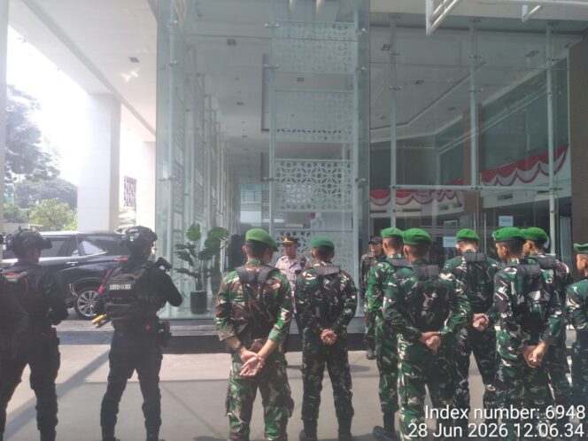 
					TNI-Polri Gelar Apel Siaga, 35 Personel Amankan Kawasan Kantor BGN Menteng