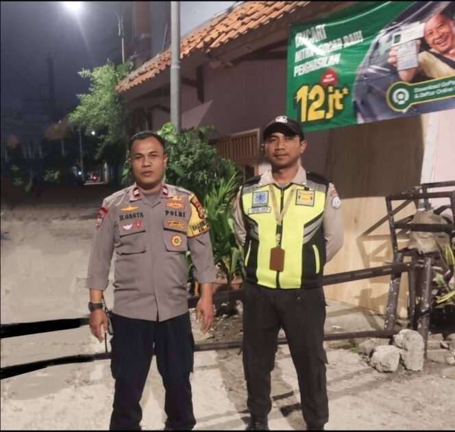 
					Bhabinkamtibmas Bendungan Hilir Tingkatkan Sinergi dengan Warga melalui Kegiatan Siskamling di Rusun Benhil II