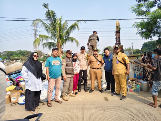 
					Polri Bersama Tiga Pilar Kawal Penertiban Bangunan Liar di Kebon Melati