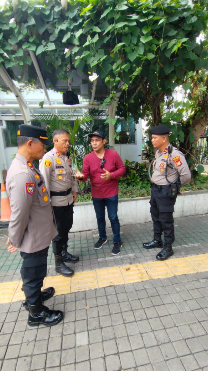 
					Pendekatan Humanis Kapolsek Johar Baru Cegah Potensi Gesekan Saat Aksi di Kantor BPOM