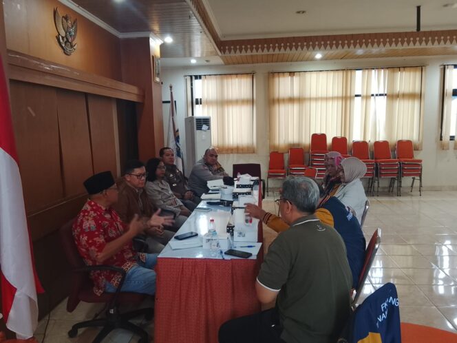 
					Bhabinkamtibmas Bersama Tiga Pilar Gelar Rapat Koordinasi Kamtibmas untuk Perkuat Sinergi Keamanan di Kelurahan Kampung Bali