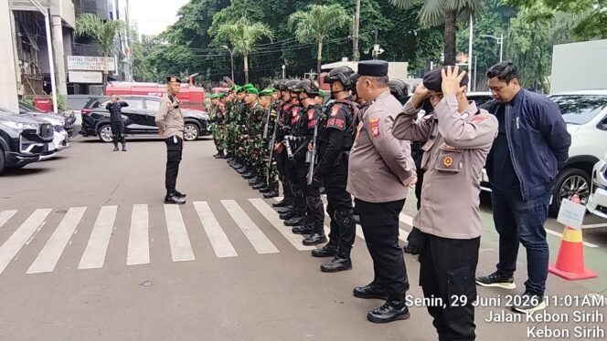 
					Polsek Metro Menteng Siagakan 54 Personel Amankan Kantor BGN