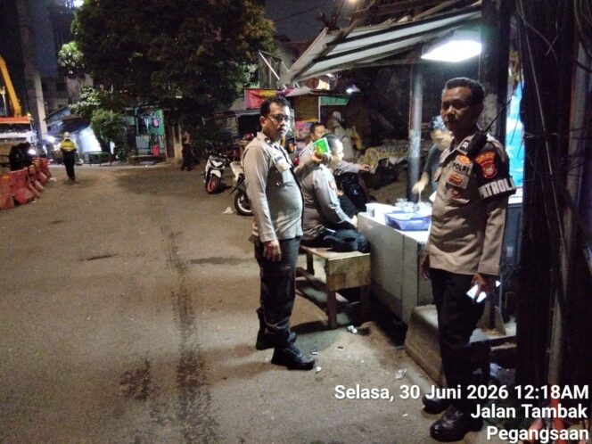 
					Patroli Jalan Kaki di Tambak Ujung Diperketat, Polsek Metro Menteng Cegah Tawuran Warga