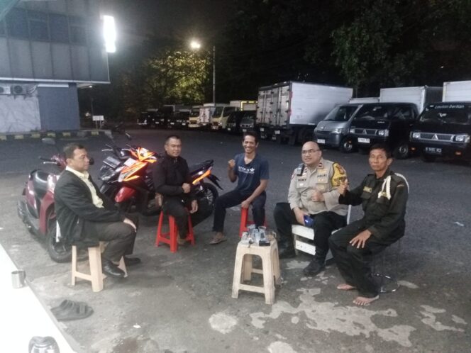 
					Bhabinkamtibmas Kampung Bali Perkuat Siskamling Bersama Satpam Pasar Ex Auri Tanah Abang