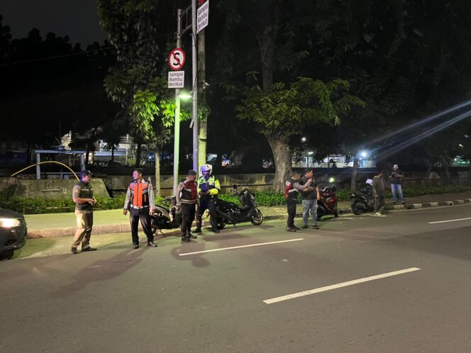 
					Strong Poin Polsek Sawah Besar Di Perkuat Sabuk Kamtibmas Dan Tiga Pilar” Cegah Kejahatan Malam Hari