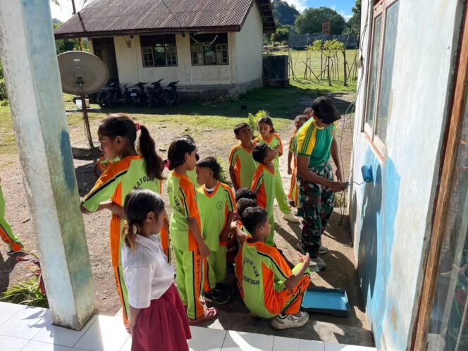 
					Peduli Sarana Pendidikan, Satgas Pamtas Yonarhanud 2 Kostrad Renovasi Sekolah di Perbatasan