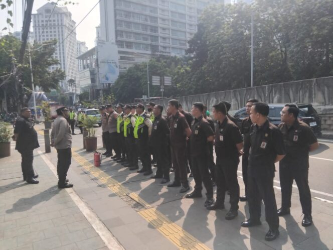 
					Pelaksanaan Apel Pengamanan Aksi Unjuk Rasa di Kantor PT Alam Raya Abadi/Menara Batavia