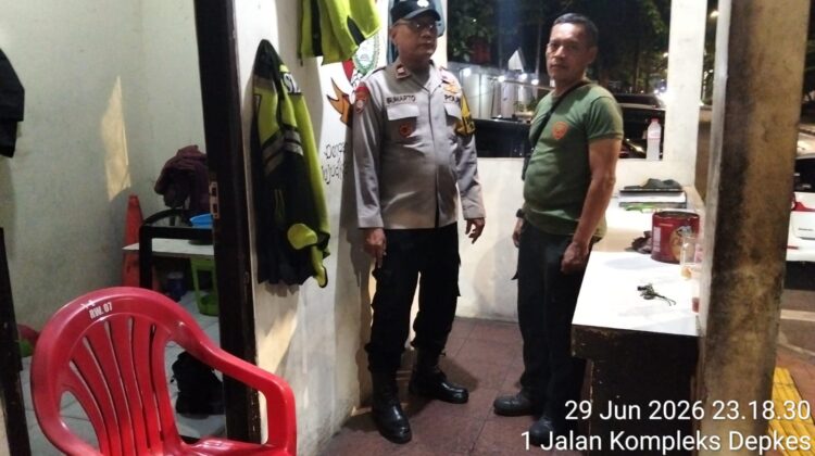 Sambangi Poskamling RW 07, Bhabinkamtibmas Johar Baru Imbau Tamu Wajib Lapor 1×24 Jam