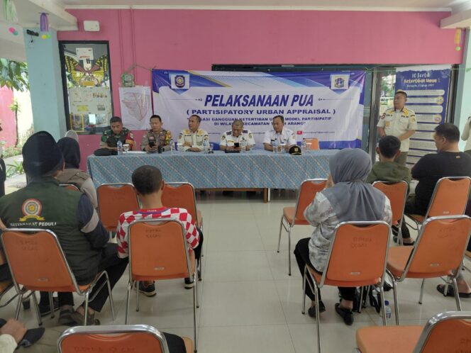 
					Bhabinkamtibmas Karet Tengsin Bersama Tiga Pilar Hadiri Rapat PUA Bahas Mitigasi Gangguan Ketertiban Umum