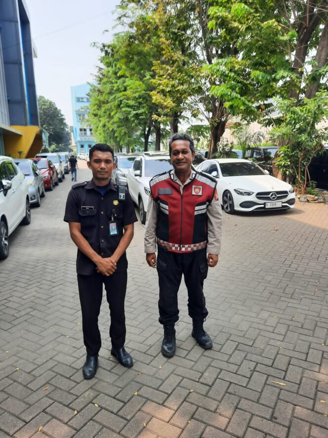 
					Patroli Samapta Polsek Senen Sambangi Gereja Hati Kudus, Pastikan Situasi Kamtibmas Tetap Kondusif