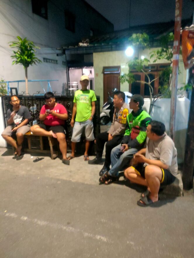 
					Bhabinkaktibmas Perkuat Satkamling RW 10 Kebon Sirih Untuk Cegah Tawuran dan Kriminalitas